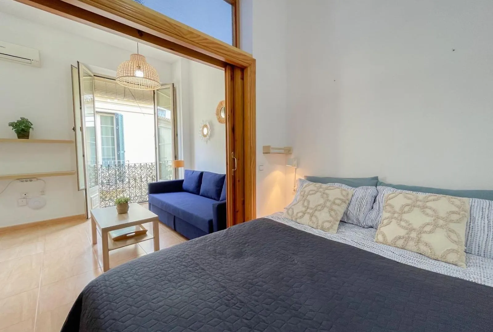 Plz De La Merced Apartamentos Solera Málaga Apartman