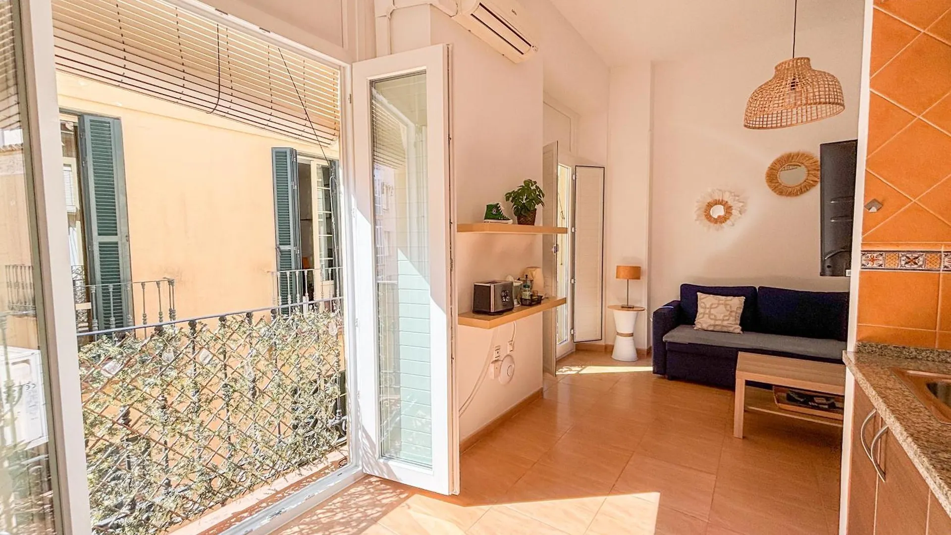 Plz De La Merced Apartamentos Solera contacts